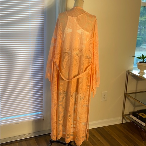 Sheer Peach-colored kimono - Picture 4 of 5